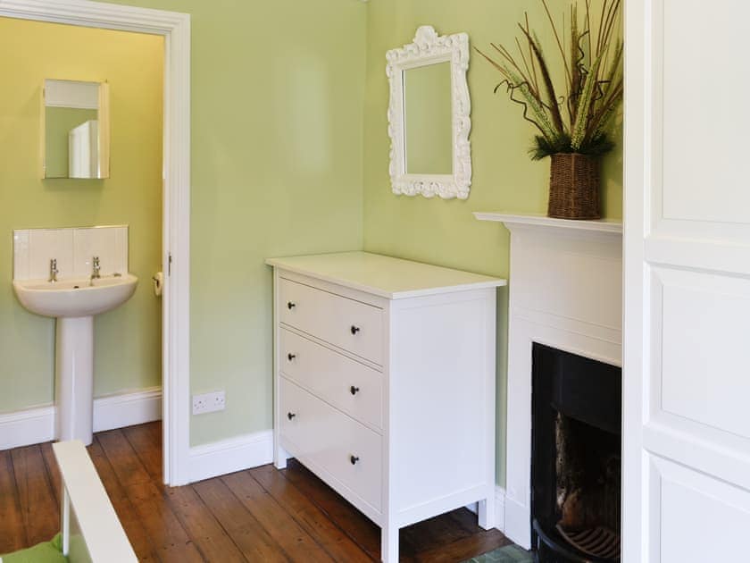 Double bedroom with En-suite | Craven House, West Burton near Leyburn