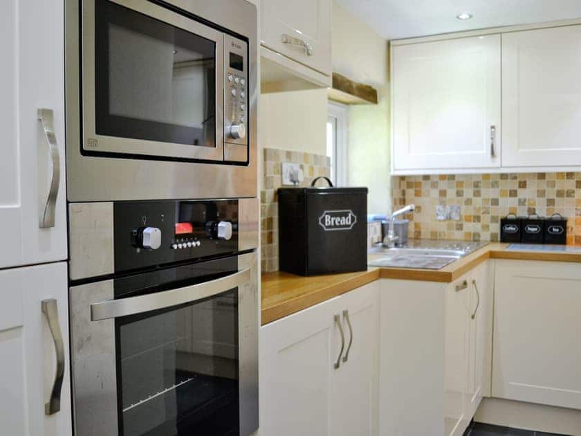 Kitchen | Carthouse Cottage, Llys-y-Fran