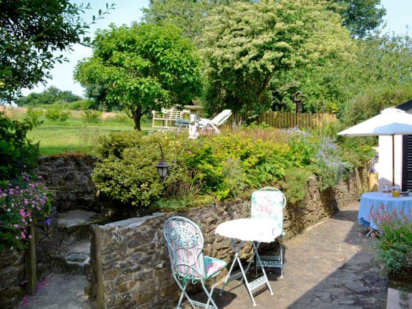 Sitting-out-area | Peartree Cottage, Northlew, nr. Okehampton