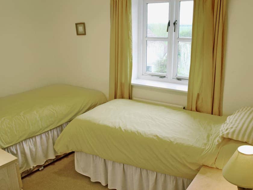 Twin bedroom | Meadow Cottage, Broadwindsor