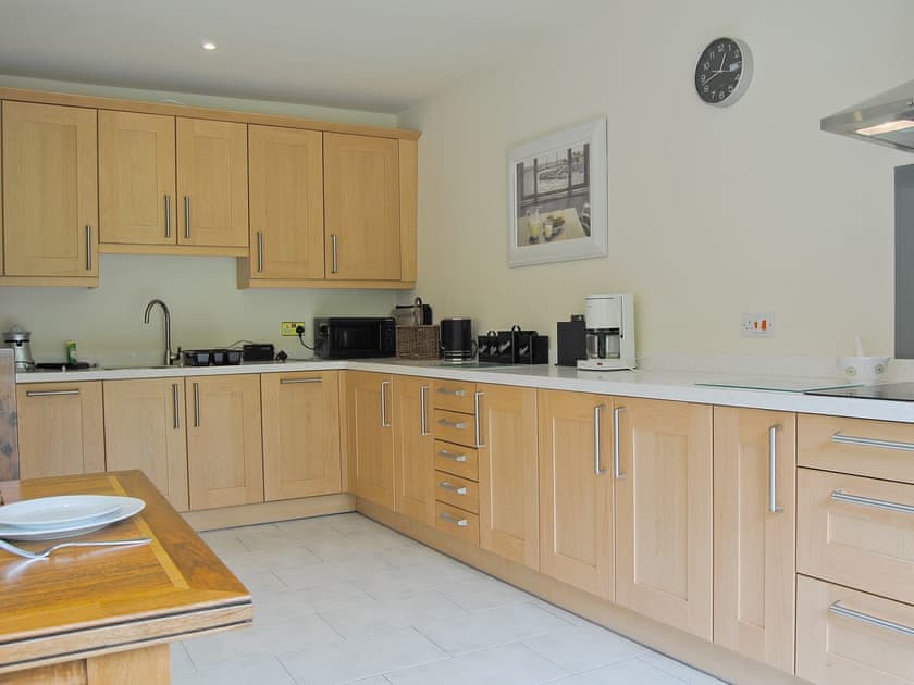 Kitchen/diner | Hendre Barn Mawr, Abergynolwyn