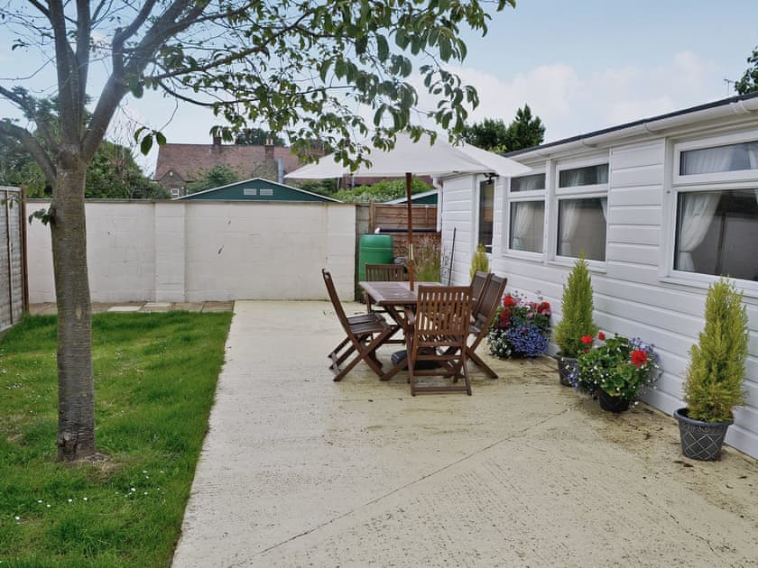 Exterior | Woodland Lodge, Rustington, nr. Littlehampton