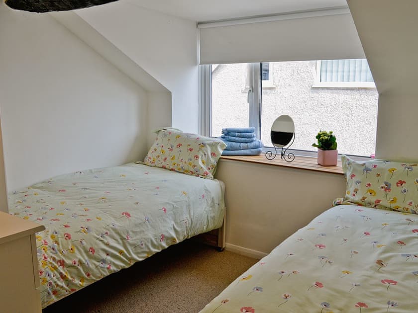 Twin bedroom | Jackdaw Cottage, Baycliff