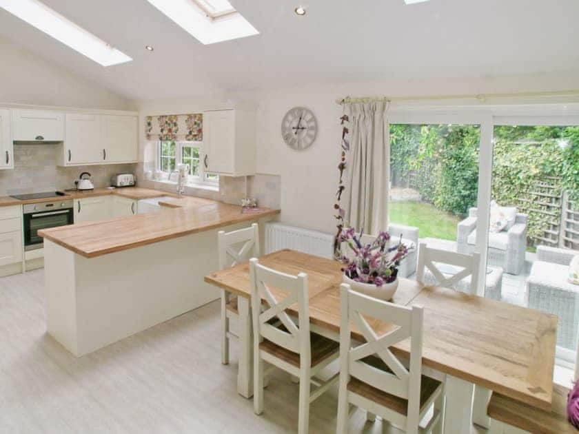 Kitchen/diner | Captain’s Cottage, Winterton-on-Sea