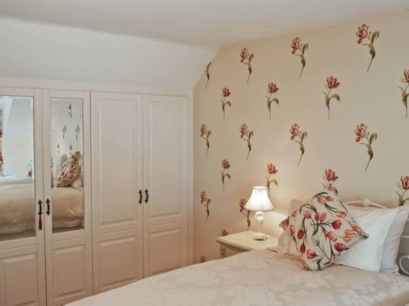 Twin bedroom | Captain’s Cottage, Winterton-on-Sea