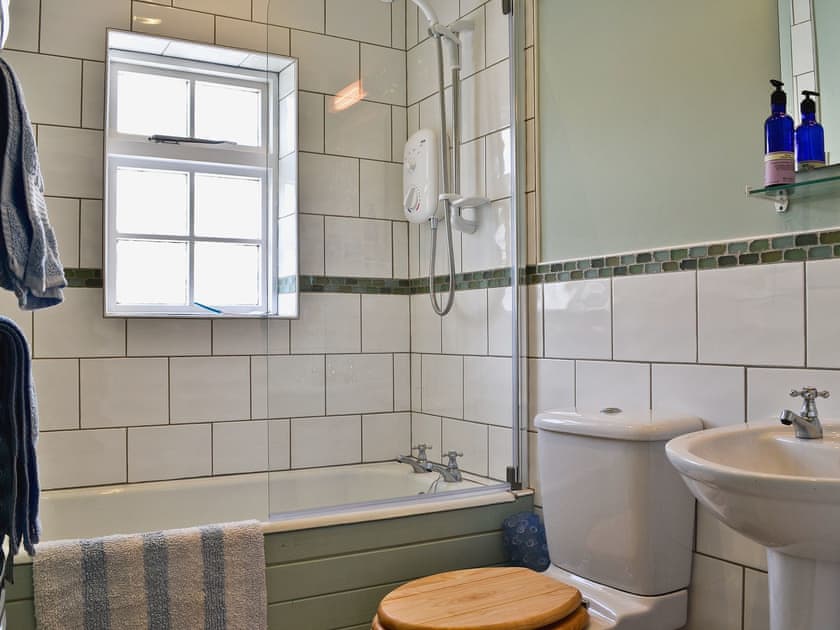 Bathroom | Sundowners, Calstock