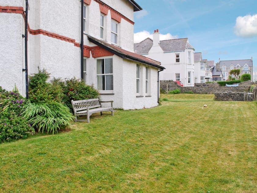 Garden | Ynys Groes, Rhosneigr