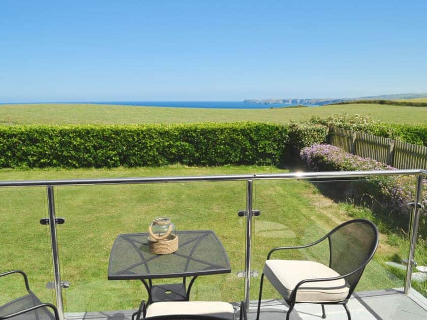 Sitting-out-area | St Illex, Port Gaverne