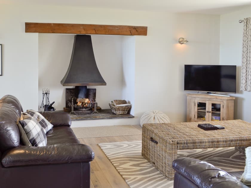 Lounge area with open-fire | St Illex, Port Gaverne