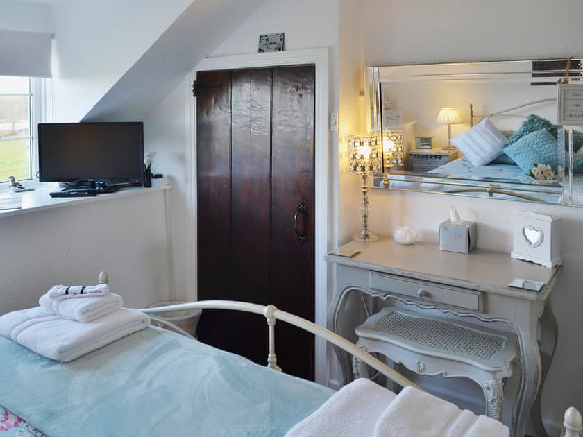 Double bedroom | Salem Fach, Llanfairynghornwy