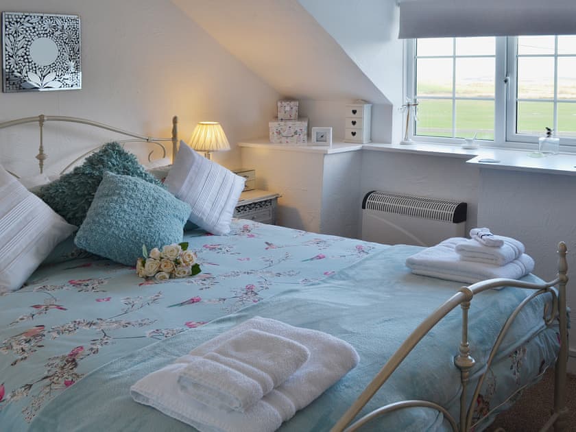 Double bedroom | Salem Fach, Llanfairynghornwy