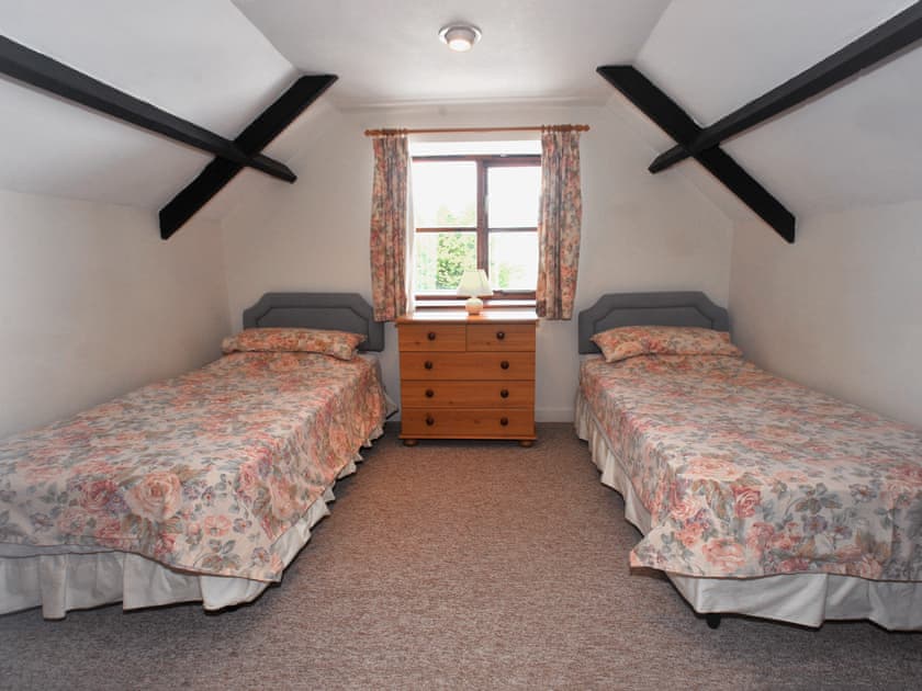 Twin bedroom | Barrowmead Cottage, Winscombe