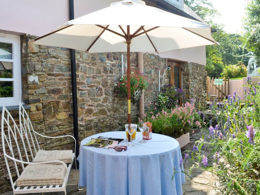 Sitting-out-area | Peartree Cottage, Northlew, nr. Okehampton