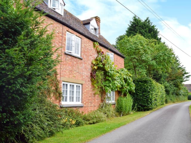 Vine Cottage Ref 16788 In Honington Near Shipston Warwickshire