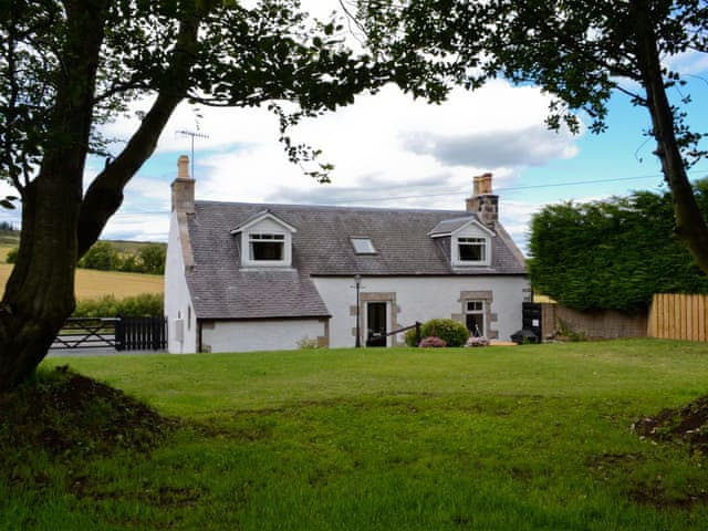 Longcroft Cottage Ref 28233 In Oyne Near Insch Aberdeenshire