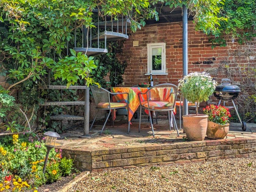 Enclosed Garden Area | Dove Cottage - Wissett Place Cottages, Halesworth