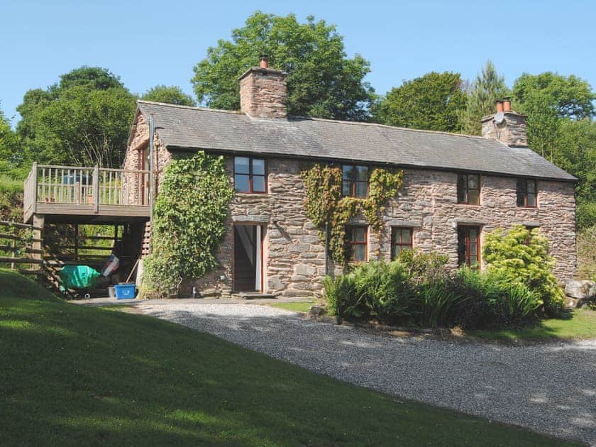 Exterior | Llanerch-y-baedd, Llandderfel