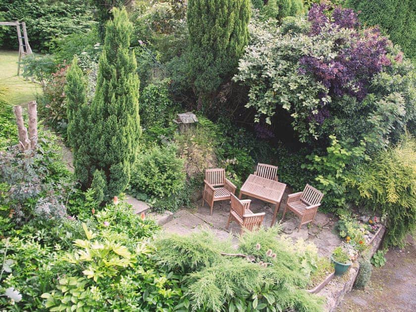 Sitting-out-area | Ashton Court Holiday Cottages - West Granary, Ashton, nr. Leominster