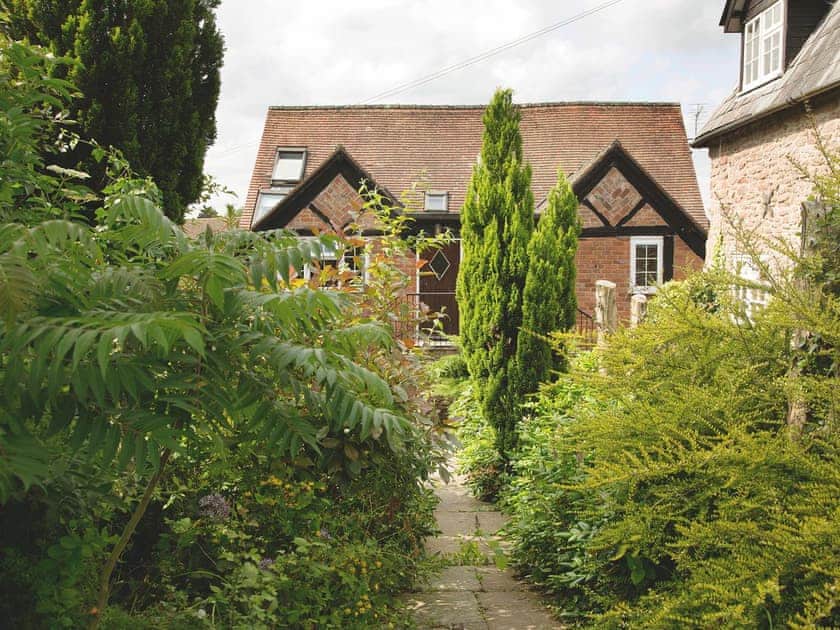 Garden | Ashton Court Holiday Cottages - West Granary, Ashton, nr. Leominster