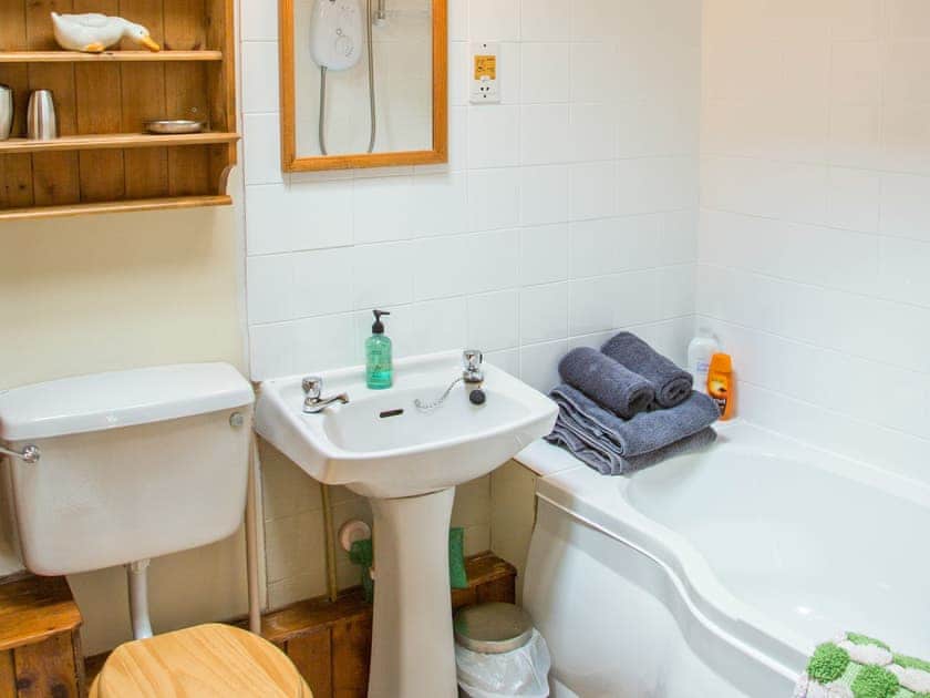Bathroom | Ashton Court Holiday Cottages - East Granary, Ashton, nr. Leominster