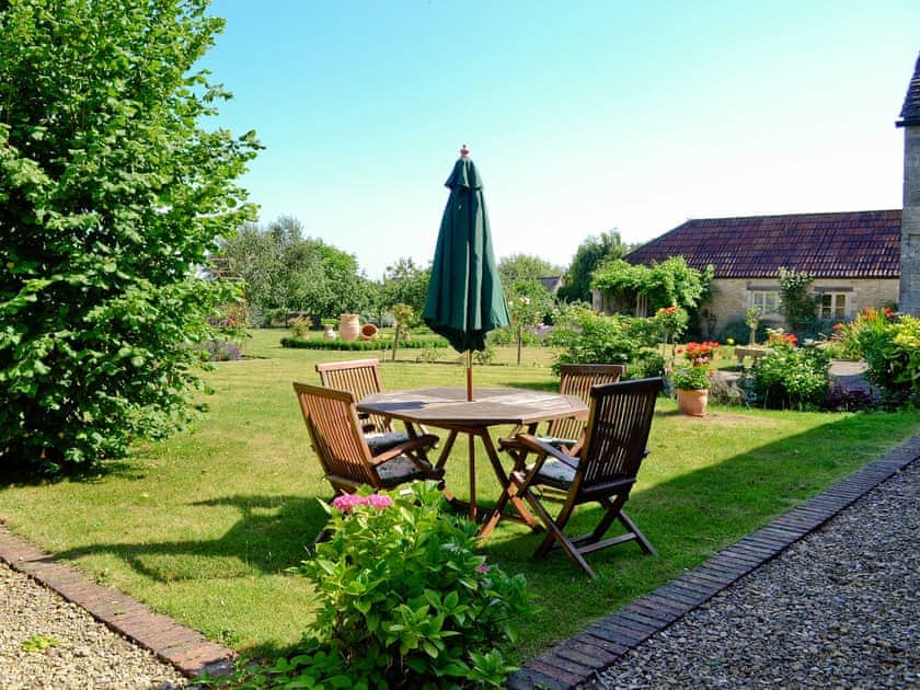 Garden and grounds | Manor Farm Barns - La Caleche, Tarlton, Cirencester