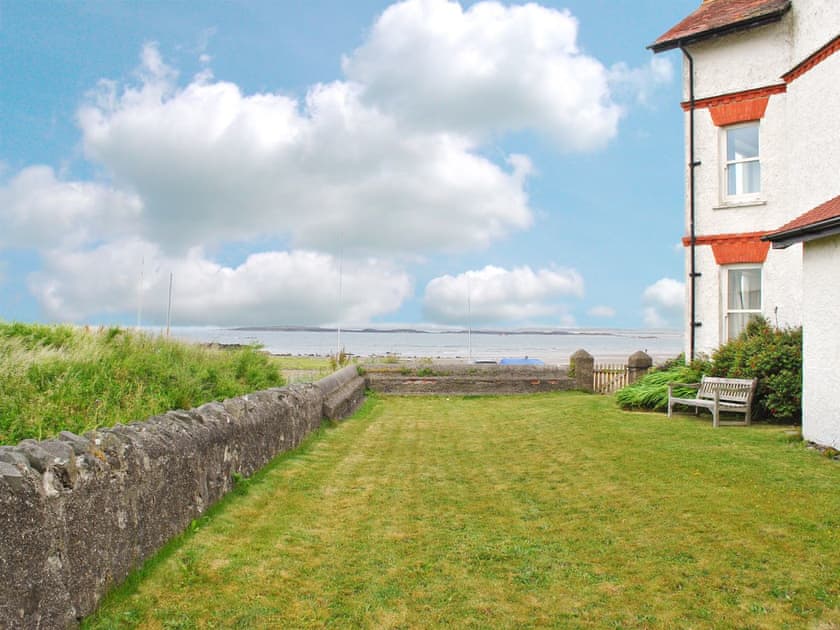 Garden | Ynys Groes, Rhosneigr