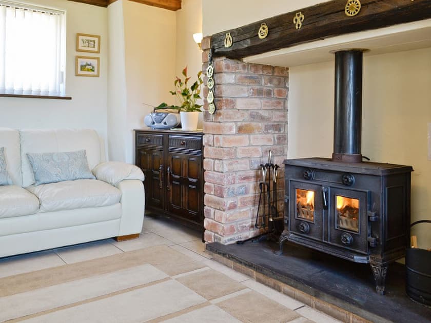 Living room/dining room | Siabod, Llanddoged, Llanrwst