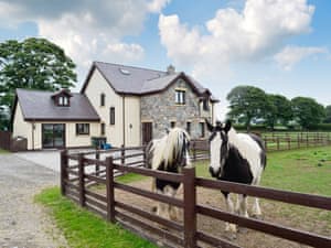 Groes Faen-Bach Farmhouse