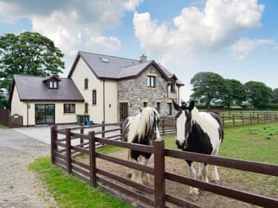 Groes Faen-Bach Farmhouse