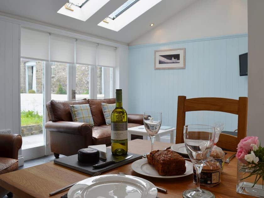 Living room/dining room | Mwnt - Cei Newydd, Mwnt and Llangrannog, Nanternis near New Quay