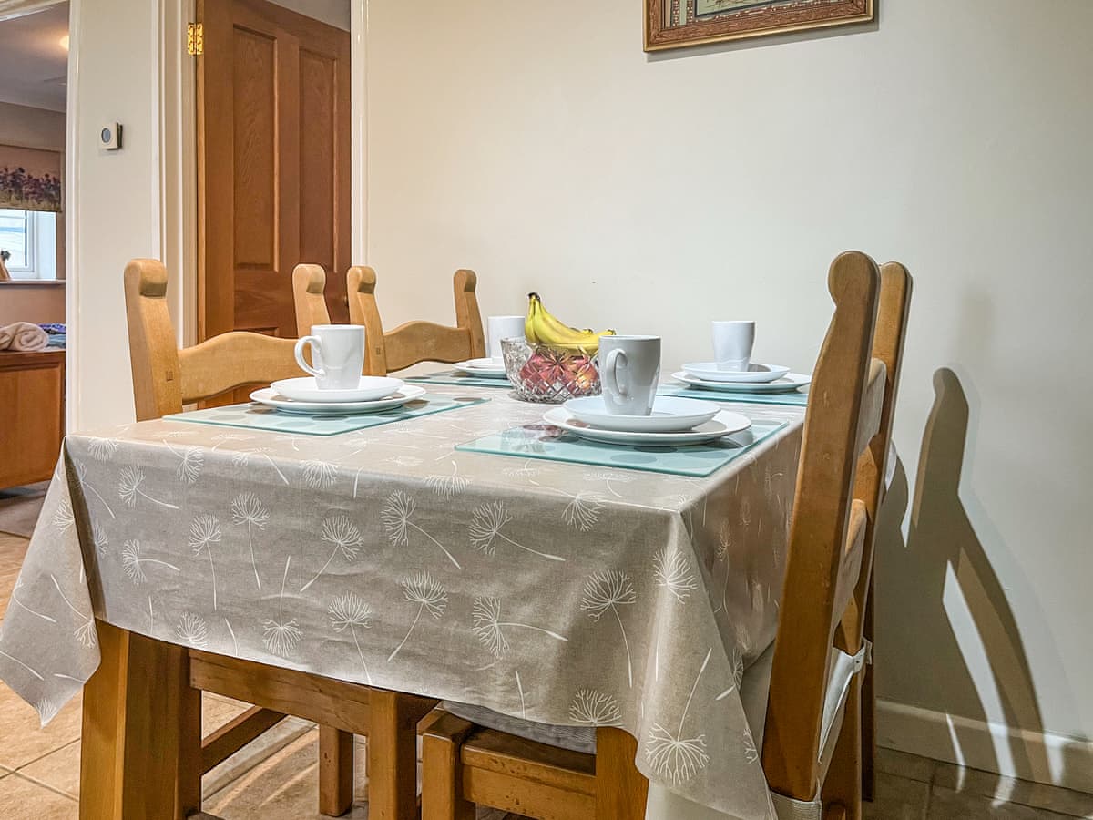 Heron's Lodge - Holiday lodge in South Wales - Image 3