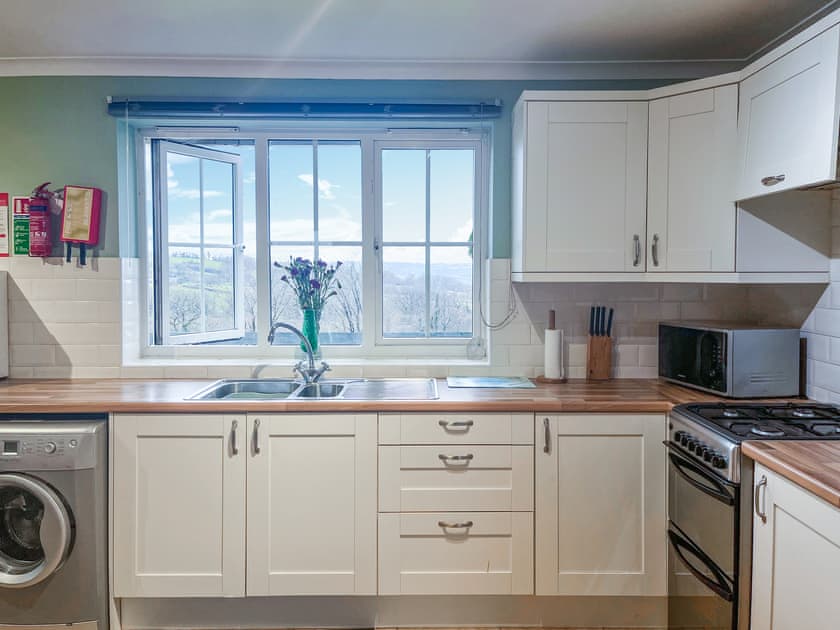 Kitchen/diner | Heron’s Lodge, Llanarthney
