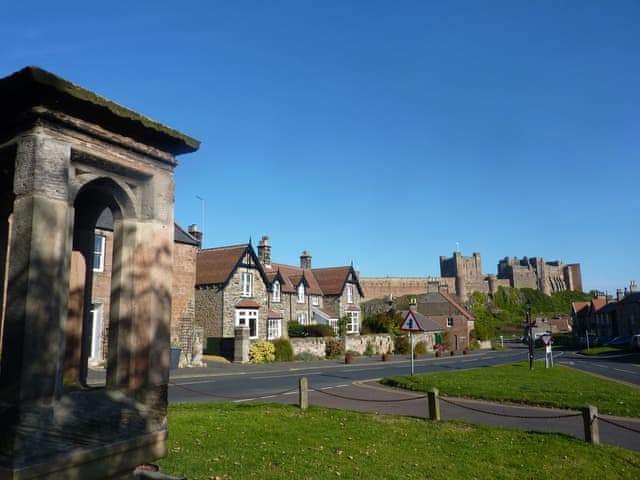 Dunholme Cottage Ref Cc313039 In Bamburgh Northumberland