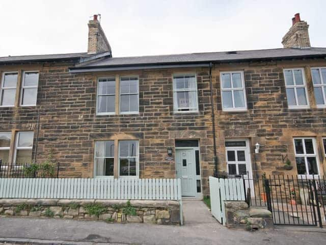 Pebble Cottage Ref Cc314020 In Seahouses Northumberland