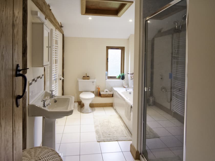 Bathroom | Cwm Corn Barn, Dolfor, Nr. Newtown