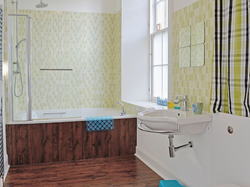 Bathroom | Castlehill Upper Villa, Campbeltown
