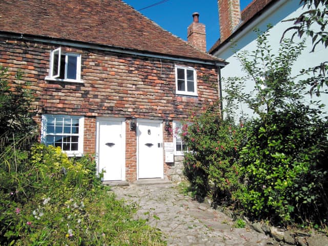 Rose Cottage Ref 29013 In Hythe Kent Cottages Com