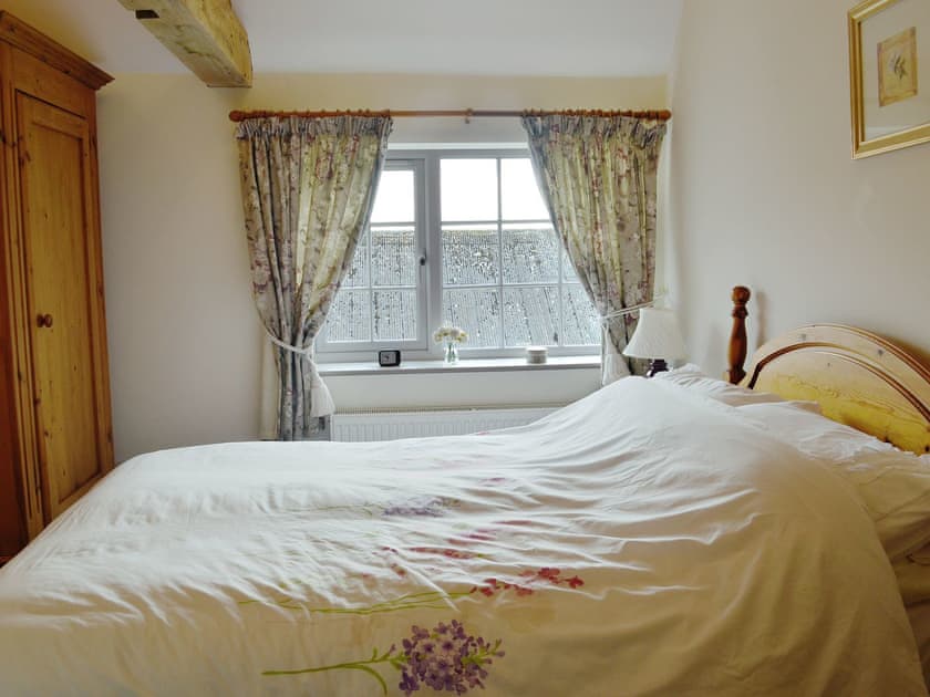 Double bedroom | Ostler’s Cottage, Westborough, nr. Newark