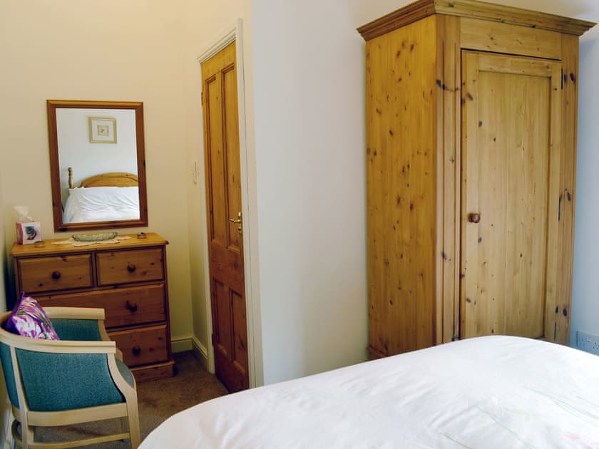 Double bedroom | Ostler’s Cottage, Westborough, nr. Newark