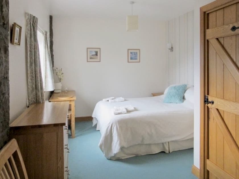 Light and airy comfortable family room with double and single beds | Oak Cottage, Eshton near Skipton