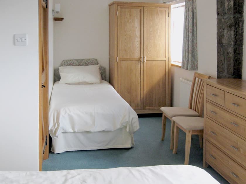 Light and airy comfortable family room with double and single beds | Oak Cottage, Eshton near Skipton