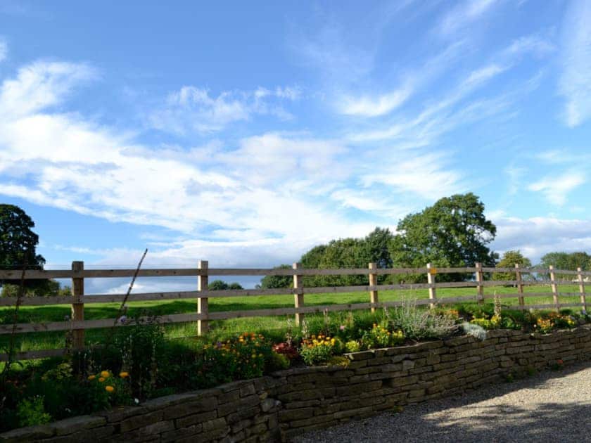 Roe Cottage - Fallow House and Roe Cottage, Paythorne, near Skipton