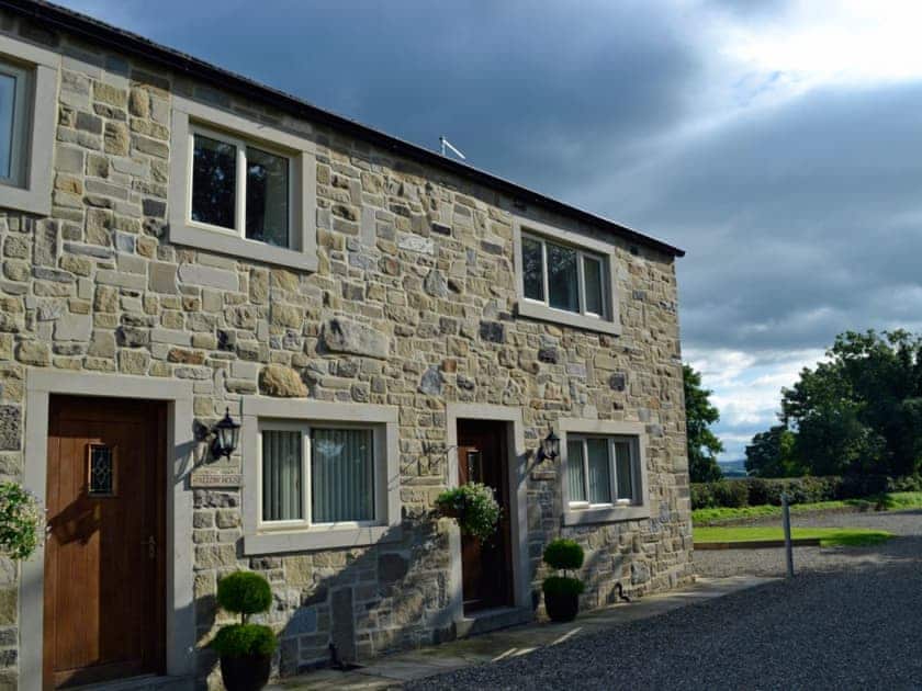 Roe Cottage - Fallow House and Roe Cottage, Paythorne, near Skipton