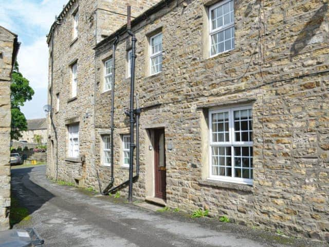 Gran S Cottage Ref Cc218101 In Askrigg Yorkshire Cottages Com