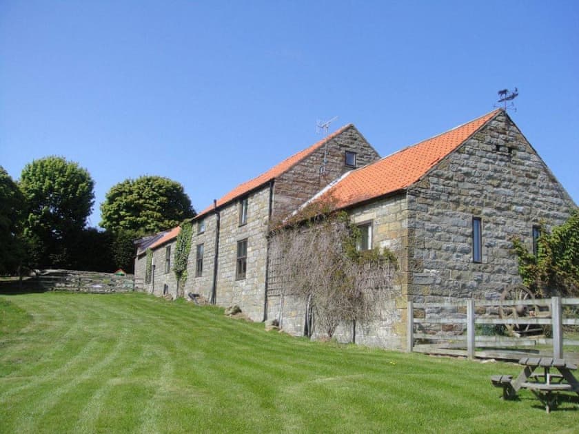 Whitehall Farm Cottages - Badger’s Barn, Staintondale near Scarborough