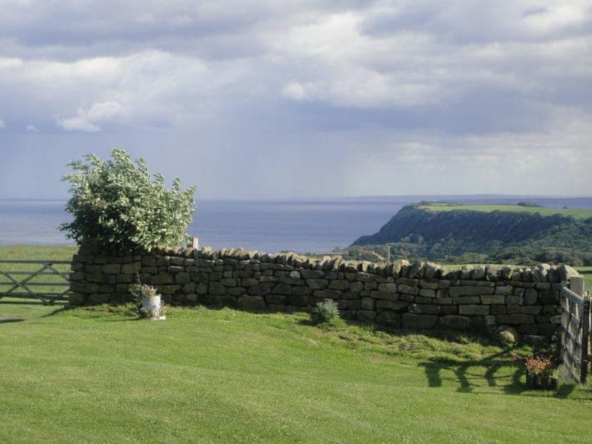Whitehall Farm Cottages - Badger’s Barn, Staintondale near Scarborough