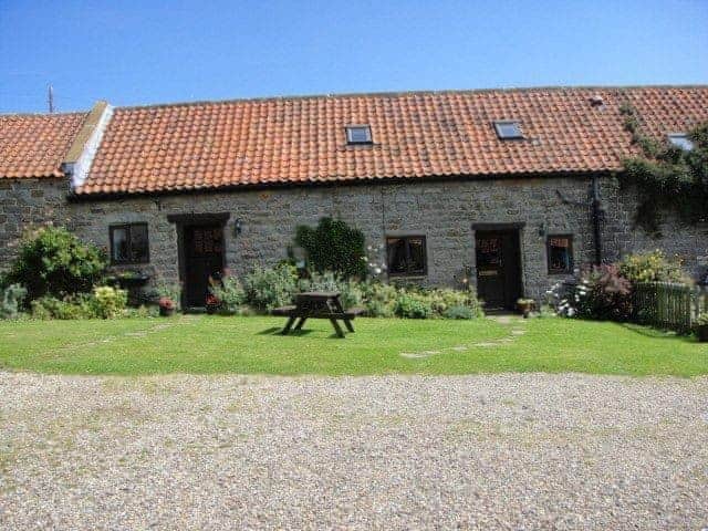 Whitehall Farm Cottages - Badger’s Barn, Staintondale near Scarborough