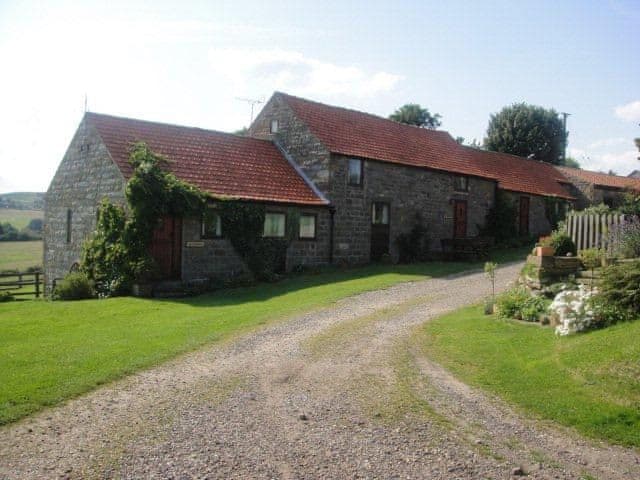 Whitehall Farm Cottages - Badger’s Barn, Staintondale near Scarborough