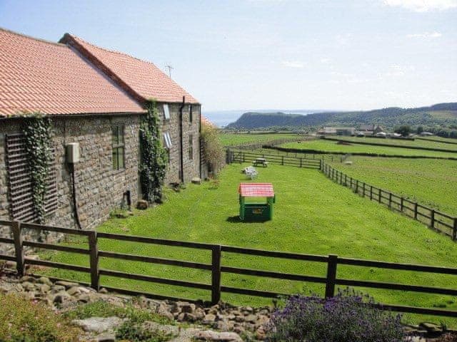 Whitehall Farm Cottages - Badger’s Barn, Staintondale near Scarborough
