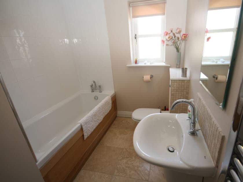 Bathroom | Gull Newk Cottage, Flamborough near Bridlington
